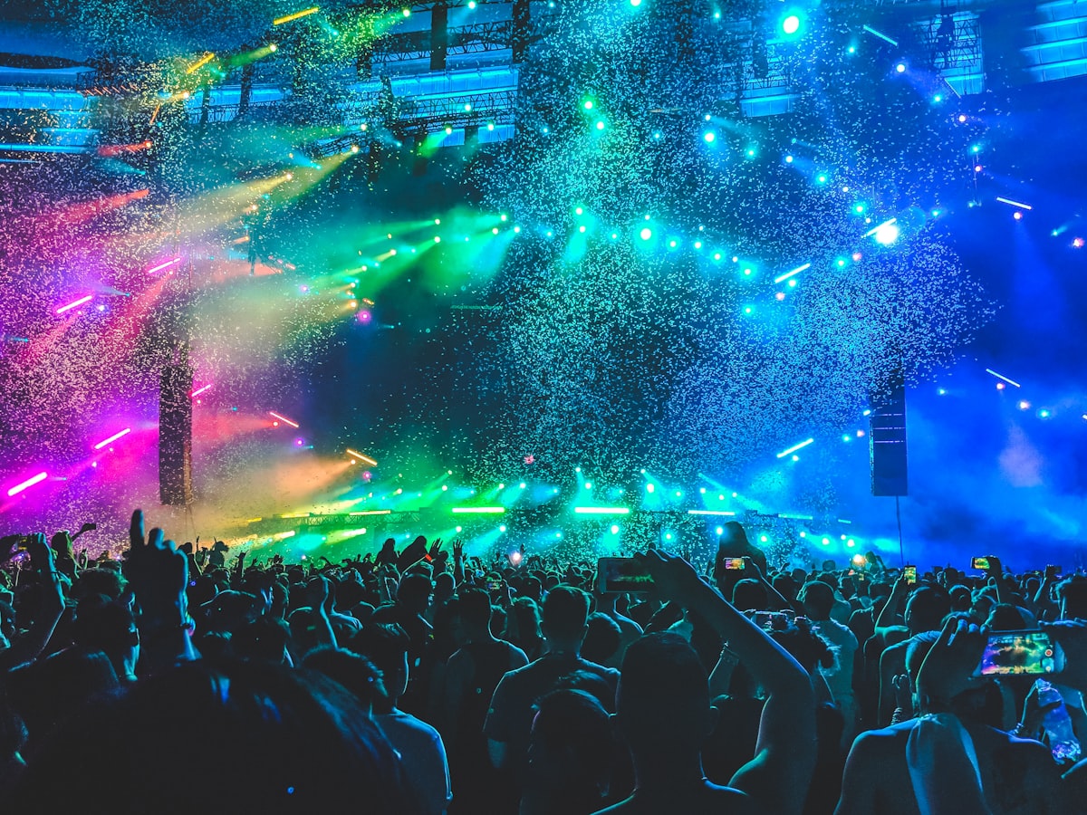 Confetti on an empty court, season finale